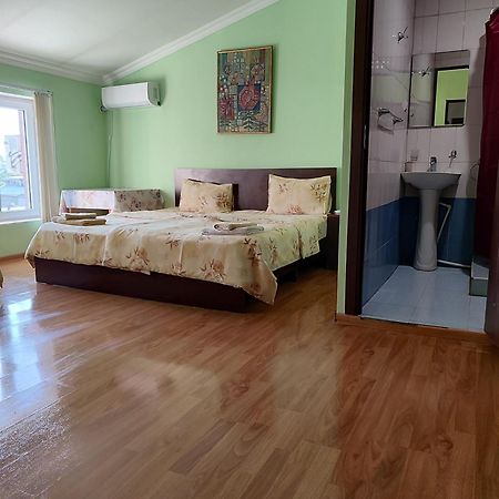 Hotel Bonjour House Erevan Esterno foto