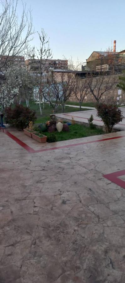Hotel Bonjour House Erevan Esterno foto