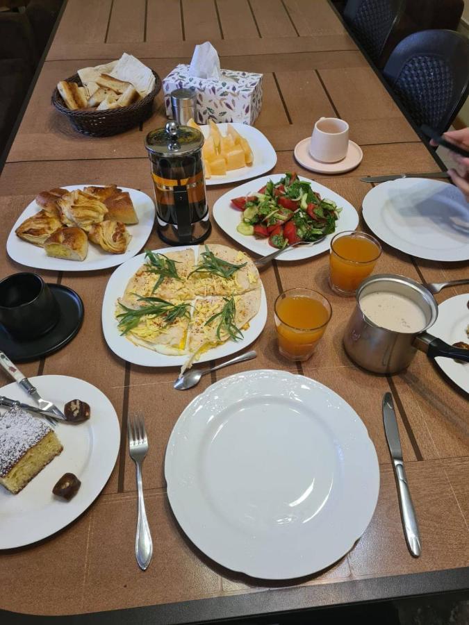 Hotel Bonjour House Erevan Esterno foto