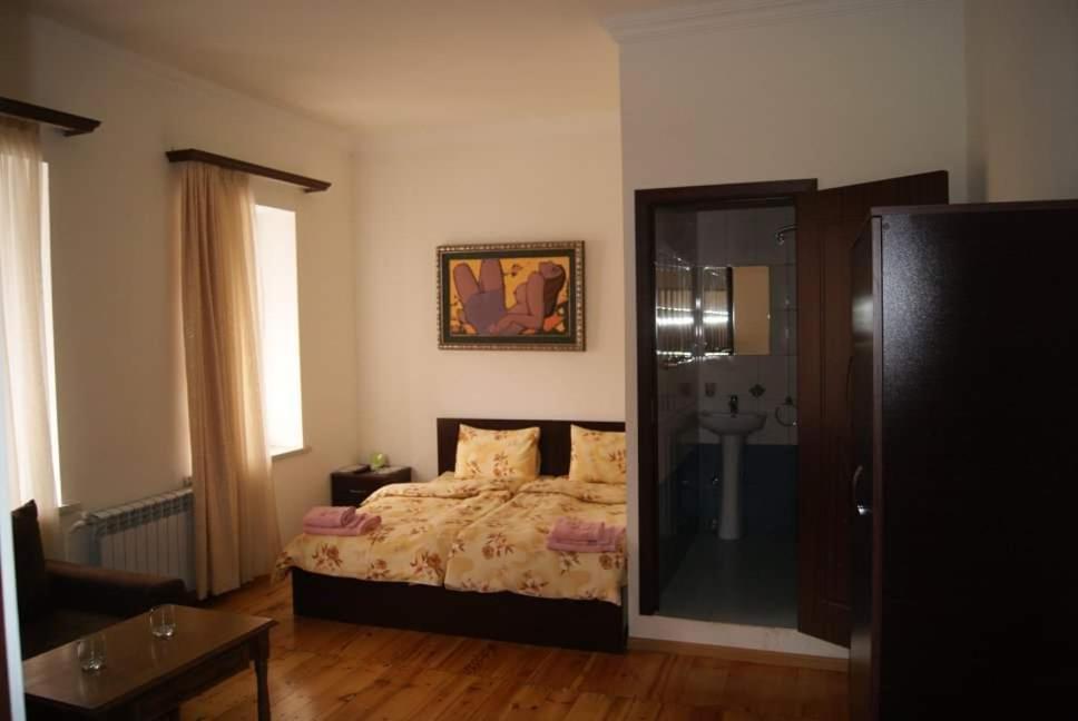 Hotel Bonjour House Erevan Esterno foto