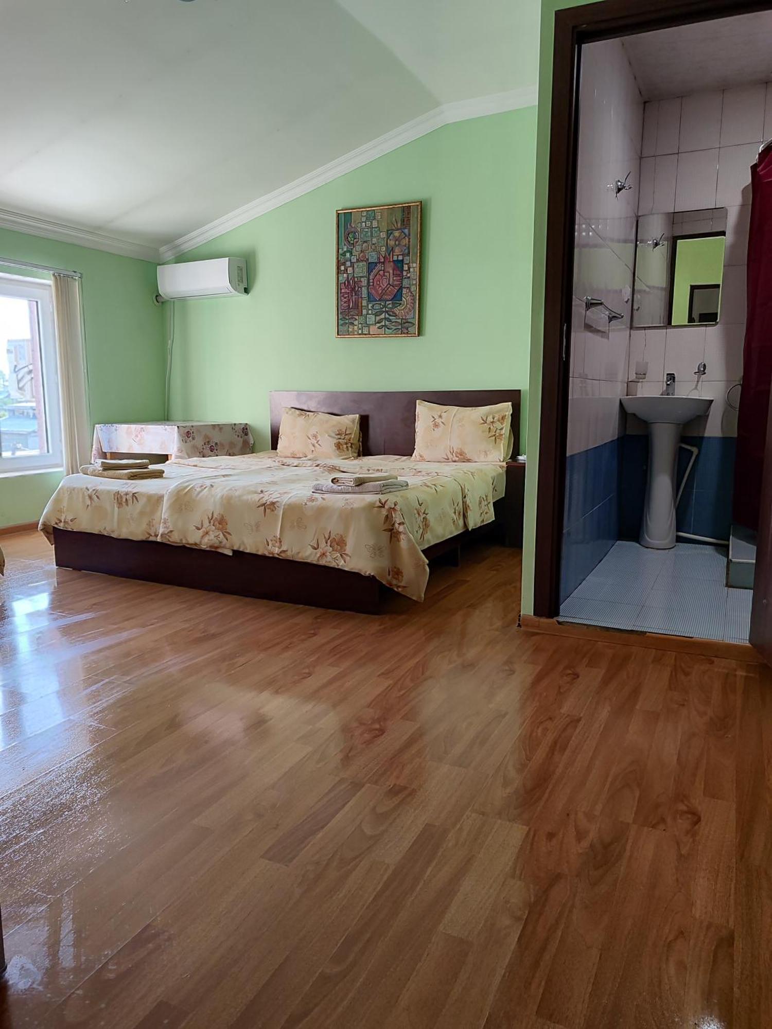 Hotel Bonjour House Erevan Esterno foto