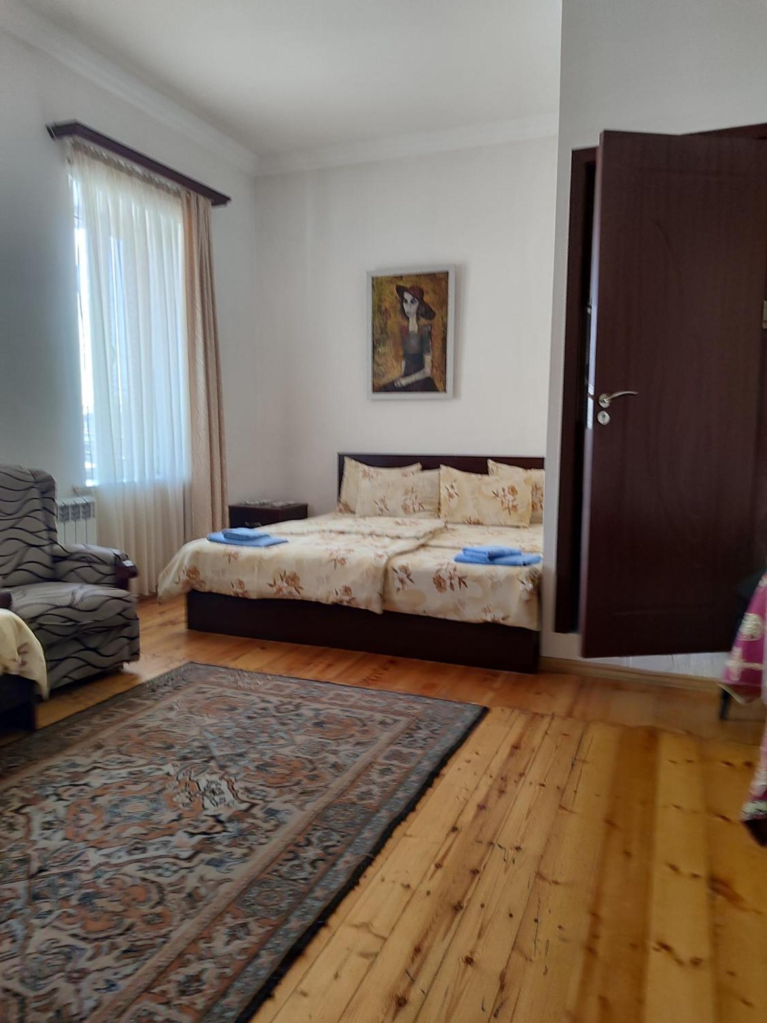 Hotel Bonjour House Erevan Esterno foto